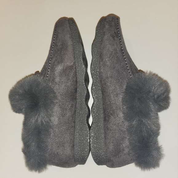 Slippers - Picture 2 of 3